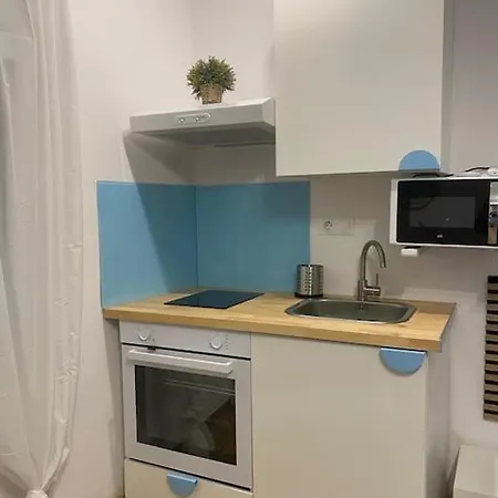 Estudio Completo A Estrenar En Triana * Seville
