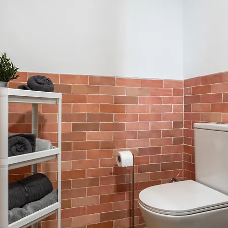 Estudio Completo A Estrenar En Triana Seville